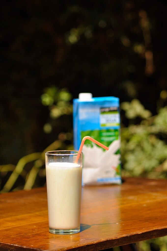 Milk Alternatives Beyond Dairy- these 5 non dairy milk substitutes are great options for the lactose intolerant and vegans
