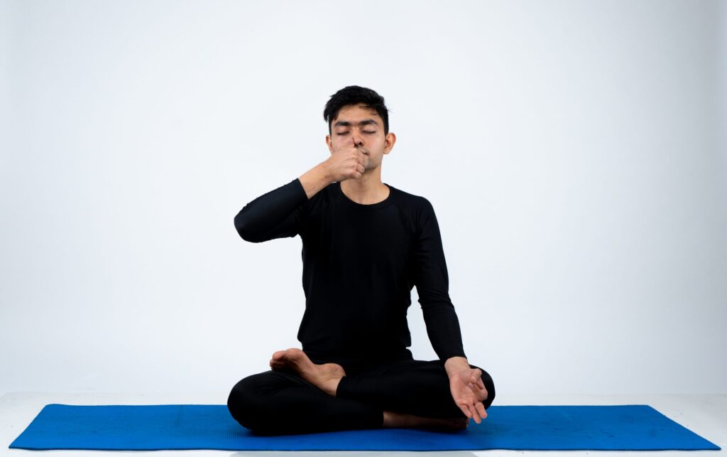 This 30 minute pranayama routine includes diaphragmic yogic breathing exercises for strong lungs/asthma. 
